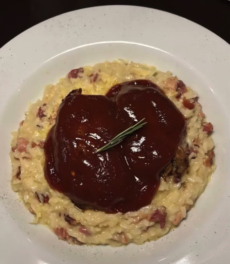 Risoto com filé e calda de goiabada