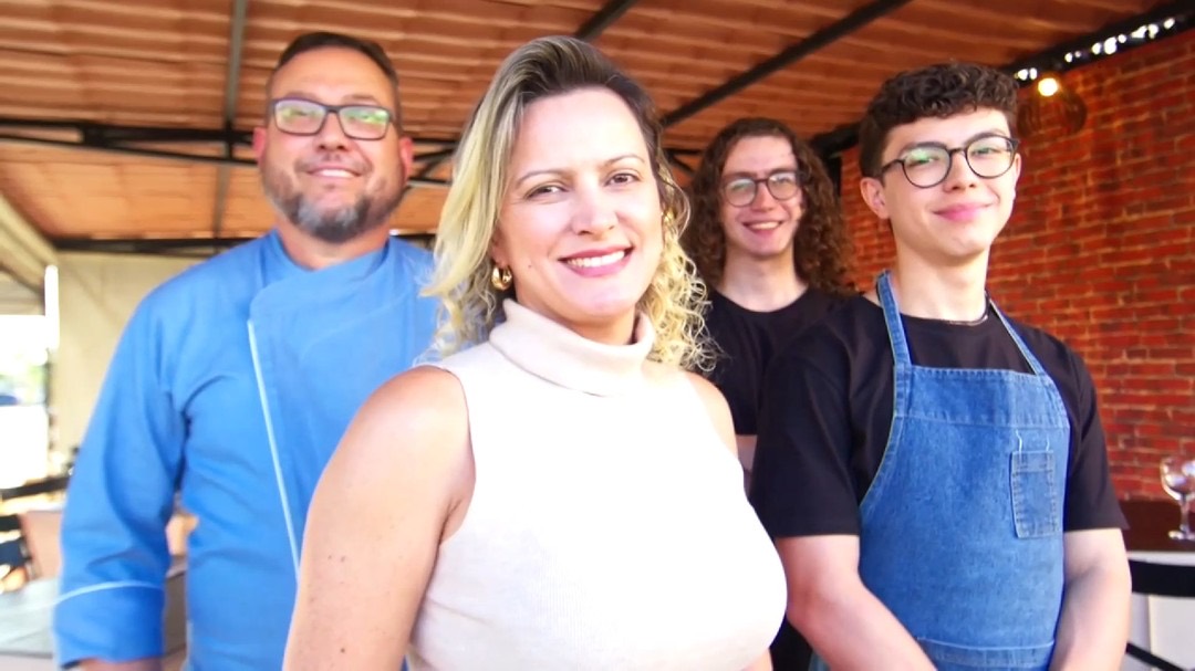 Família e equipe do Quintal d'Casa Bistrô